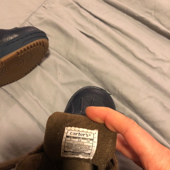 Carters snow boots size 7 - Picture 2 of 2